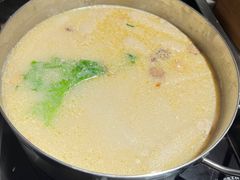 -尚尚仙·酸汤猪手·猪肚鸡火锅(华联万柳购物中心店)