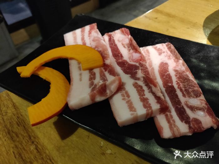 黑猪蜂巢五花肉