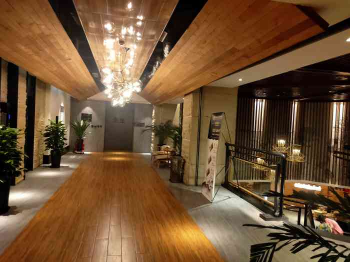 汤沐邑温泉会馆-"和发小一起去的,环境很好服务也不错,主要.