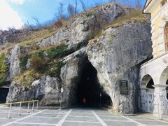 -波斯托伊纳溶洞