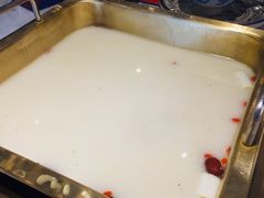 -尚尚仙·酸汤猪手·猪肚鸡火锅(华联万柳购物中心店)