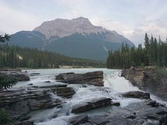 -阿萨巴斯卡瀑布观景点
