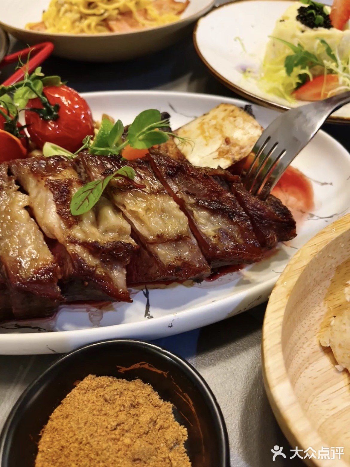 超正啖啖肉00果木烤厚牛排!浪漫约会餐厅00