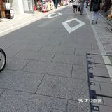 里面的二手衣服或用品大多跟新的没什么差别