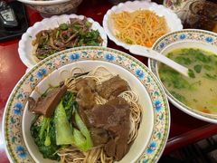 -金杨拉面王小吃面馆·牛三宝面·红烧牛肉粉