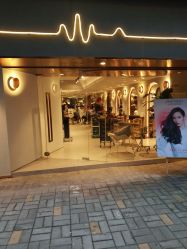 -苏豪路易士·嘉玛发廊