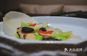 Bamboo Shoot and Lily Bulb Stir-fried with Morel Mushrooms