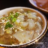 菜量也打大～服务也很周到～小哥哥颜值都好高，嘻嘻