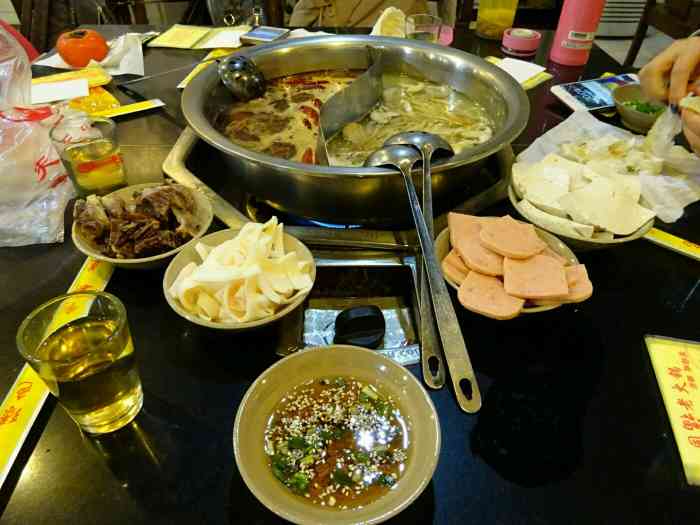 鸭棚子同福老火锅-"这个餐馆在鹅岭,位于鹅岭公园附近,鹅岭公.