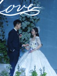 -拉瑞娜LaReine婚纱礼服高级定制