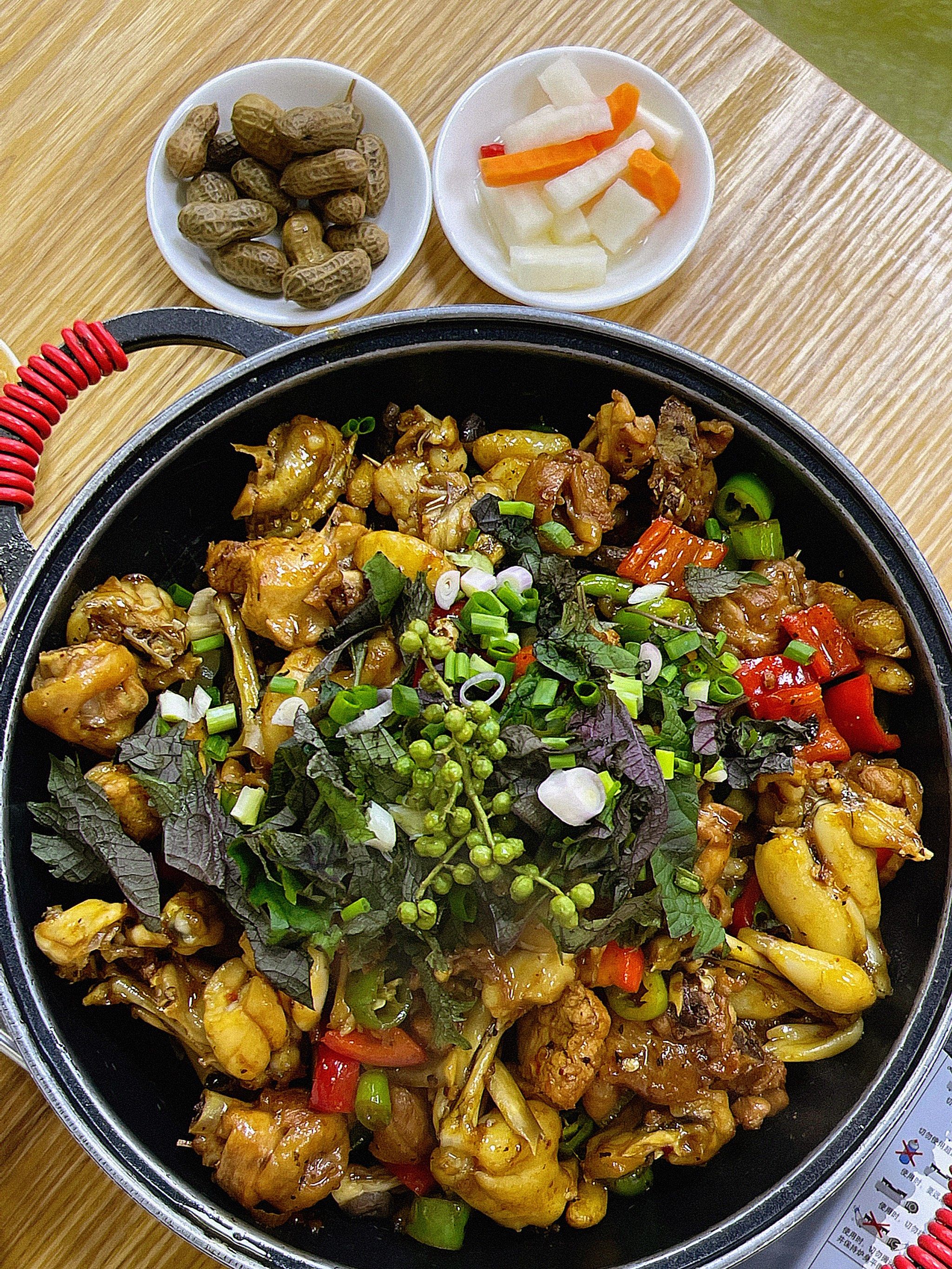 香喷喷～紫苏牛蛙鸡煲好正点94