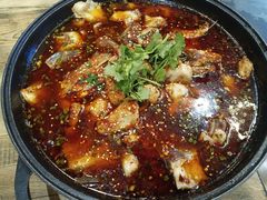 不摆了，看图说话，色香味俱全，特别是板栗红烧肉，板栗很粉，肉不肥不瘦，朋友些都很满意，赞不绝口，巴适-厨神老街兔·淳朴人家店(盐帮菜风味名店)