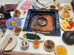 -老牌坊云南鱼豆花火锅(哈西万达店)