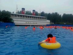 -黄河谷马拉湾海浪浴场