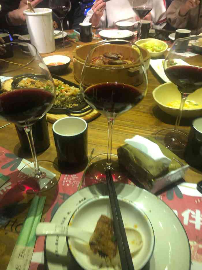 胡桃里音乐酒馆(中正天街店)-"在中正天街二楼,几乎全是吃饭的地方