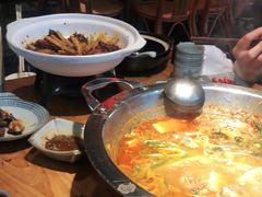 -野山舂·贵州现舂酸汤火锅(鸿通城店)