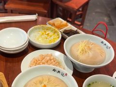 -裕兴记•蟹黄面馆(人民广场店)