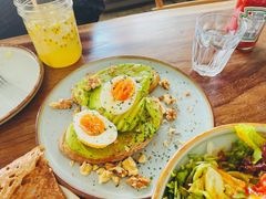 牛油果煮蛋吐司-RAC BAR(安福路店)