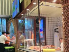 面包甜点陈列柜-西域阿里马新疆菜·清真(桂花路店)