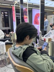 -藤野造型烫发染发