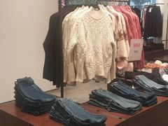 -URBAN REVIVO(上海中庚漫游城店)