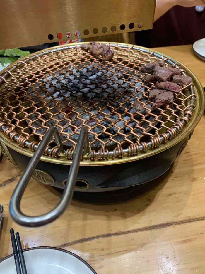 釜田家黑牛果木烤肉(迎宾路店)-"[薄荷]环境:首先要说的就是环境,选择