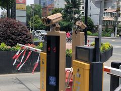 -沃尔玛上海田林店-地面停车场