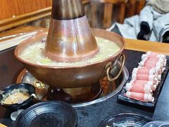 -果松木炭酸菜铜火锅·外婆参鸡汤