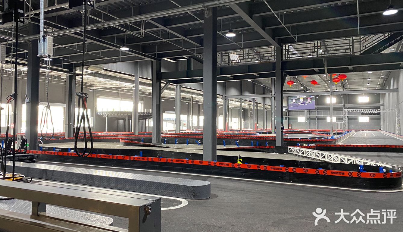 赛车馆室内赛道对于初次接触卡丁车的新手还是很友好的