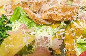 Classic Grilled Chicken Leg Mixed Vegetable Salad