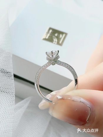 - 此戒名为《贝拉》对戒灵感来源于中世纪欧洲女性服装