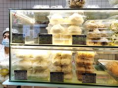 面包甜点陈列柜-白玉兰食品甜凤店(合生汇店)