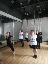 -贝贝钢管舞健身俱乐部