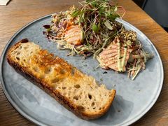 烤三文鱼沙拉-O'mills Sourdough Bakery&Bistro(永嘉路店)
