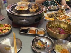 -围炉肉舍•炭烤活鳗•丹东海鲜烤肉(步行街店)