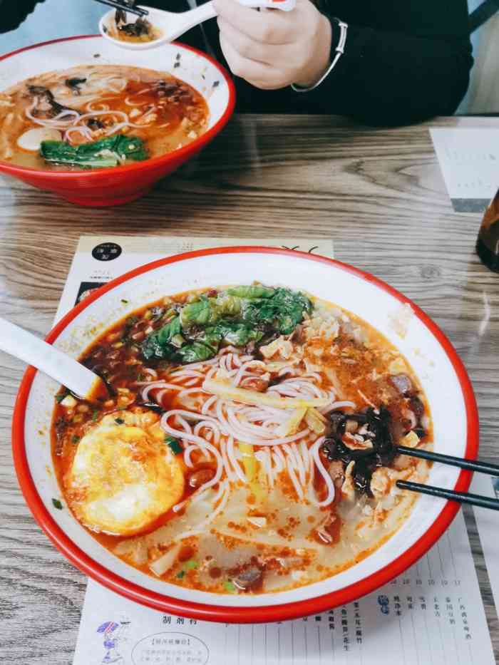 茂掌柜螺蛳粉(戏剧学院店)-"首先店铺卫生很一般,铺子不大一楼只能堂