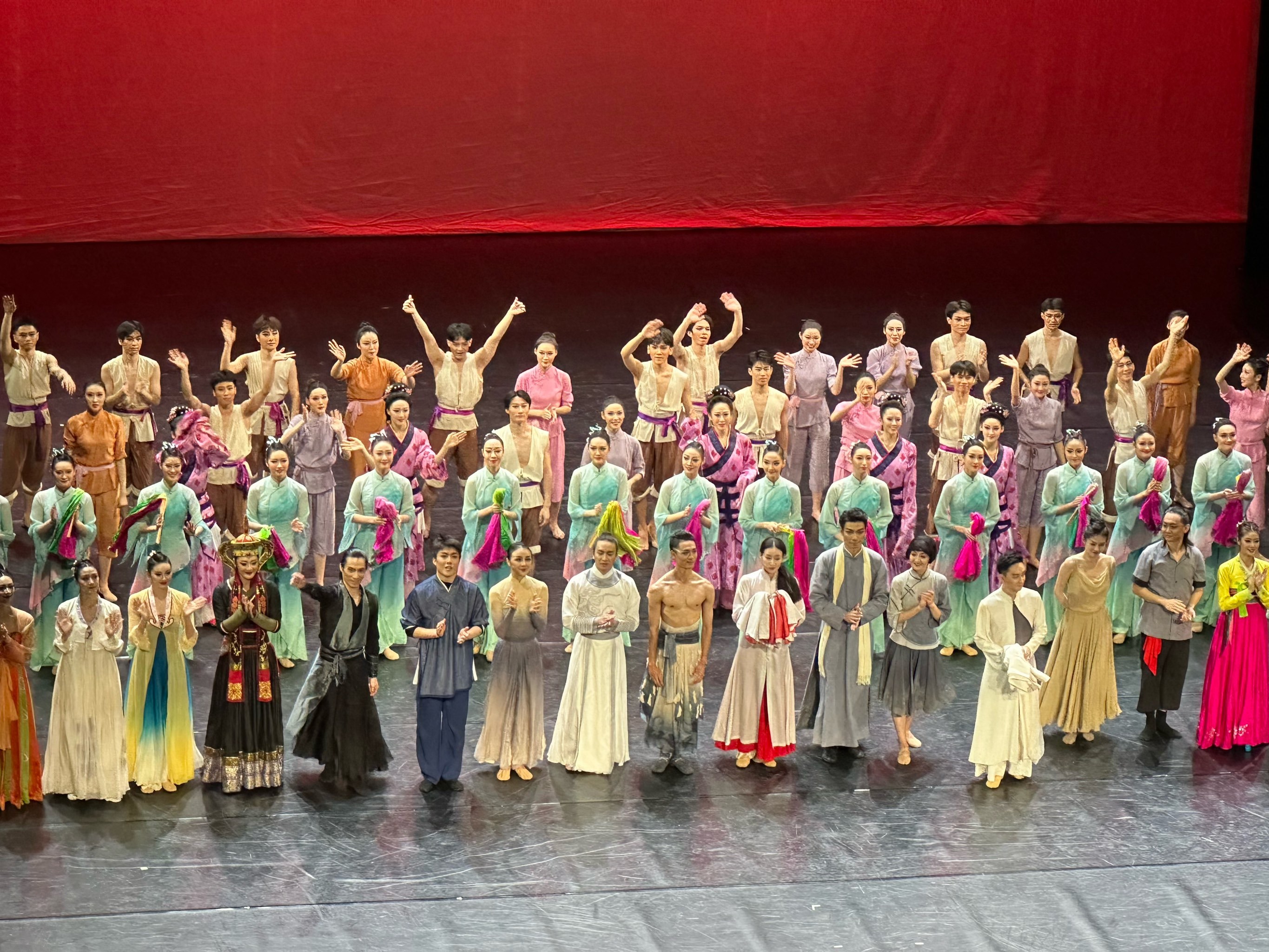 为人民而舞 舞动经典谢幕照