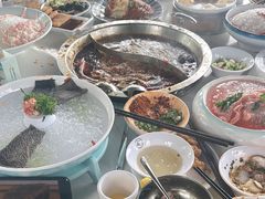-茅草房·河畔园林火锅