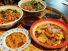 -爆炸头阿姨小四川正宗川味小吃(无任何分店)
