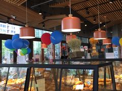 面包甜点陈列柜-Dough&Joe团憩(瑞虹天地月亮湾店)