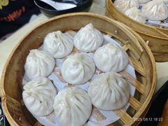 -莱莱小笼·乔艾