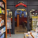 正应了上海爷叔那句话：“现在喝咖啡，更多的是喝情怀”[调皮]