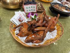 中山石岐玻璃乳鸽-津津名菜馆(绝没分店)