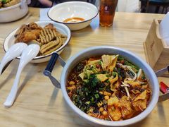 -丽丽三鲜螺蛳粉(田林路店)
