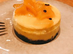 柠檬芝士蛋糕配芒果百香果酱-Wagas沃歌斯(长宁龙之梦店)