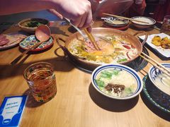 -洱火云南酸菜牛肉火锅(石景山当代商城店)