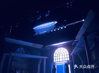 可能是小时候看台式偶像剧 里面的男女主会相伴去看小舞