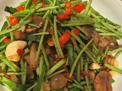 藜蒿炒腊肉-回家吃饭·地道南昌菜(建德观总店)