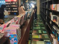 -钟书阁(松江泰晤士小镇店)