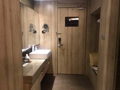 -西安大雁塔科技大学地铁站亚朵酒店